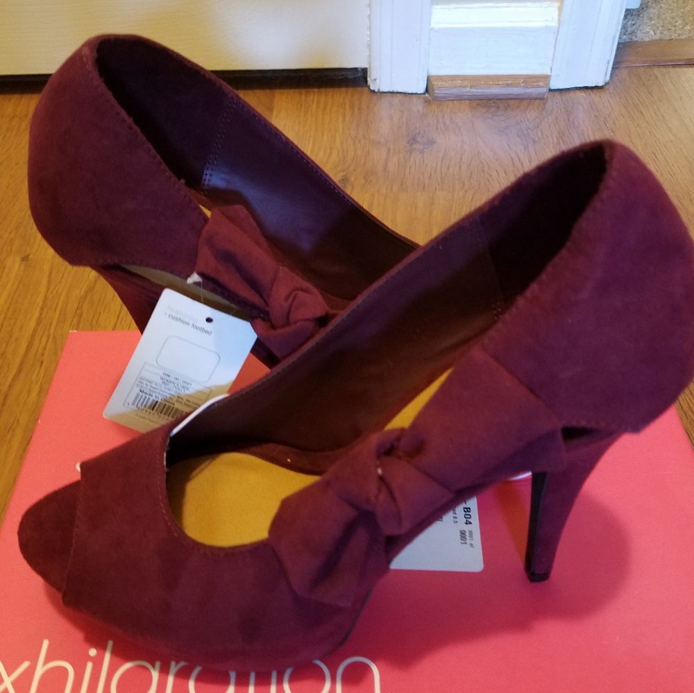 New in Box - Xhilaration Bow Peep Toe Pumps, 9.5